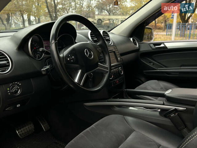 Серый Мерседес М-Класс, объемом двигателя 2.99 л и пробегом 242 тыс. км за 15499 $, фото 8 на Automoto.ua