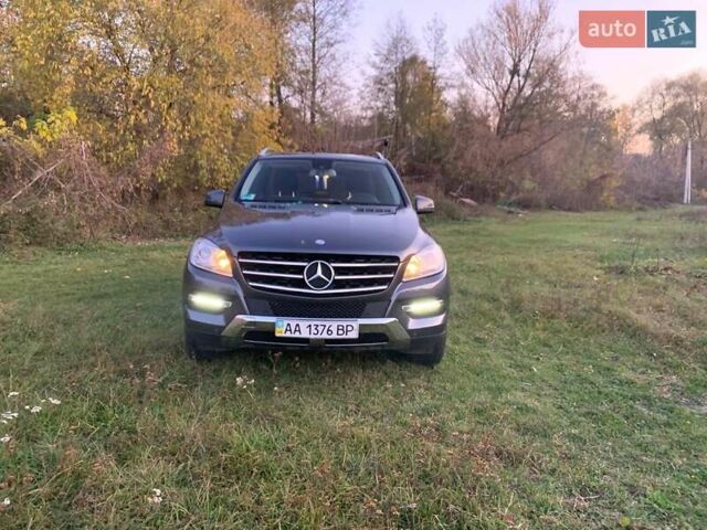 Серый Мерседес М-Класс, объемом двигателя 2.99 л и пробегом 209 тыс. км за 20700 $, фото 1 на Automoto.ua