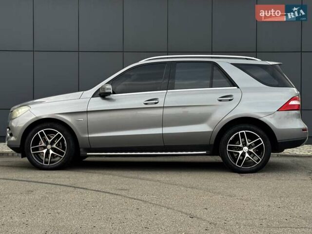 Серый Мерседес М-Класс, объемом двигателя 2.14 л и пробегом 214 тыс. км за 19000 $, фото 6 на Automoto.ua