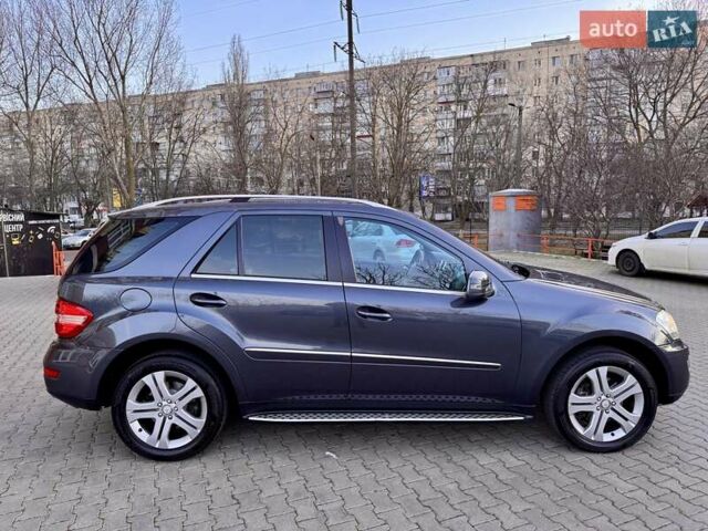 Серый Мерседес М-Класс, объемом двигателя 3.5 л и пробегом 163 тыс. км за 14400 $, фото 16 на Automoto.ua