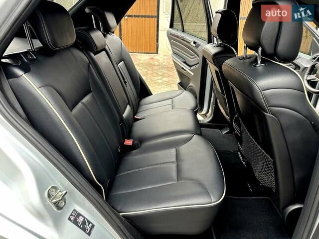 Сірий Мерседес М-Клас, об'ємом двигуна 2.99 л та пробігом 317 тис. км за 15700 $, фото 35 на Automoto.ua