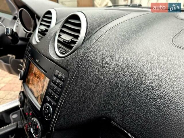 Сірий Мерседес М-Клас, об'ємом двигуна 2.99 л та пробігом 317 тис. км за 15700 $, фото 40 на Automoto.ua