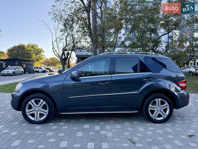 Мерседес М-Класс 2011 в Одессе на Automoto.ua Серый Мерседес М-Класс, объемом двигателя 3.5 л и пробегом 163 тыс. км за 13900 $, фото 6 на Automoto.ua