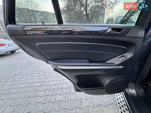 Серый Мерседес М-Класс, объемом двигателя 3.5 л и пробегом 163 тыс. км за 14400 $, фото 53 на Automoto.ua