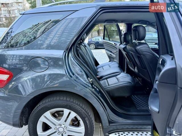 Мерседес М-Класс 2011 в Одессе на Automoto.ua Серый Мерседес М-Класс, объемом двигателя 3.5 л и пробегом 163 тыс. км за 13900 $, фото 60 на Automoto.ua