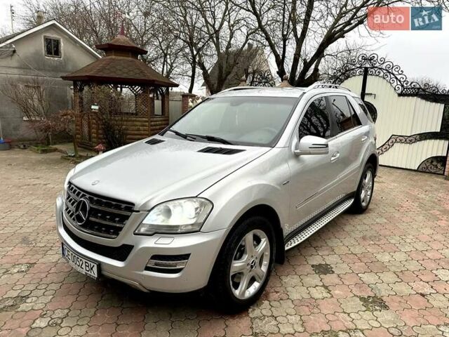 Сірий Мерседес М-Клас, об'ємом двигуна 2.99 л та пробігом 317 тис. км за 15700 $, фото 6 на Automoto.ua