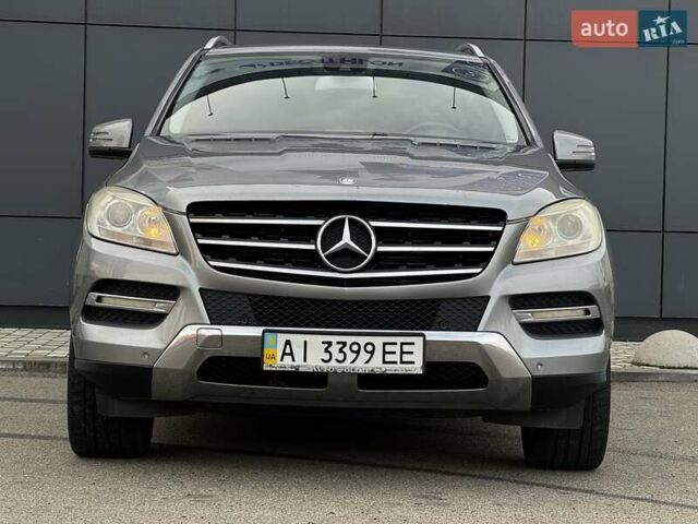 Серый Мерседес М-Класс, объемом двигателя 2.14 л и пробегом 214 тыс. км за 19000 $, фото 2 на Automoto.ua