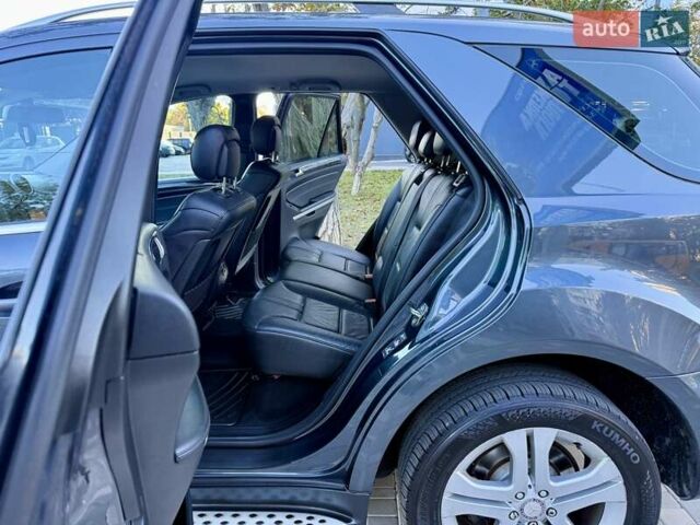 Мерседес М-Класс 2011 в Одессе на Automoto.ua Серый Мерседес М-Класс, объемом двигателя 3.5 л и пробегом 163 тыс. км за 13900 $, фото 55 на Automoto.ua