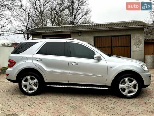 Сірий Мерседес М-Клас, об'ємом двигуна 2.99 л та пробігом 317 тис. км за 15700 $, фото 12 на Automoto.ua