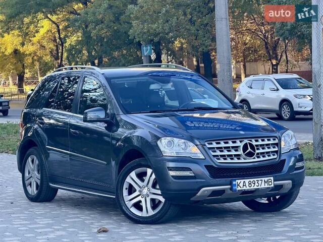 Мерседес М-Класс 2011 в Одессе на Automoto.ua Серый Мерседес М-Класс, объемом двигателя 3.5 л и пробегом 163 тыс. км за 13900 $, фото 26 на Automoto.ua