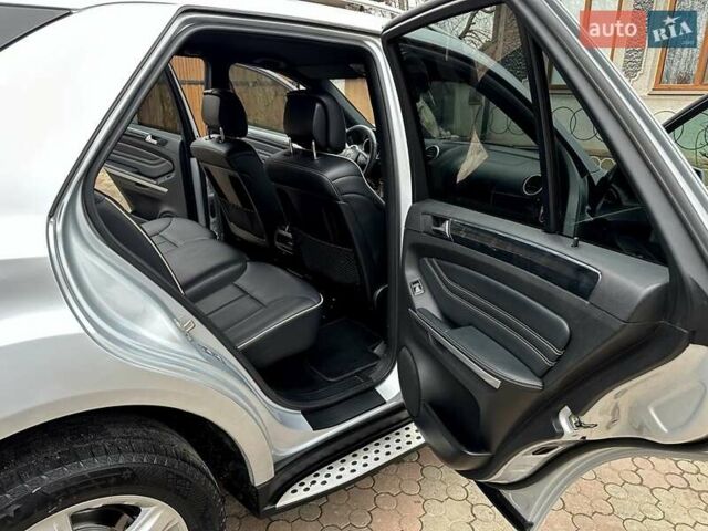 Сірий Мерседес М-Клас, об'ємом двигуна 2.99 л та пробігом 317 тис. км за 15700 $, фото 34 на Automoto.ua