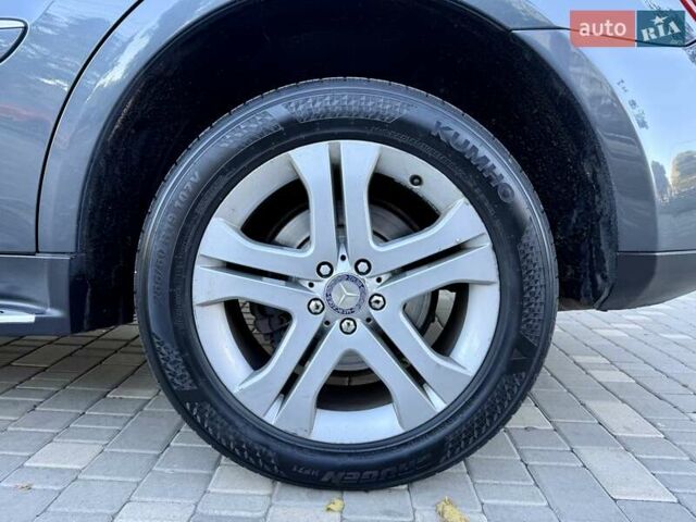 Мерседес М-Класс 2011 в Одессе на Automoto.ua Серый Мерседес М-Класс, объемом двигателя 3.5 л и пробегом 163 тыс. км за 13900 $, фото 29 на Automoto.ua