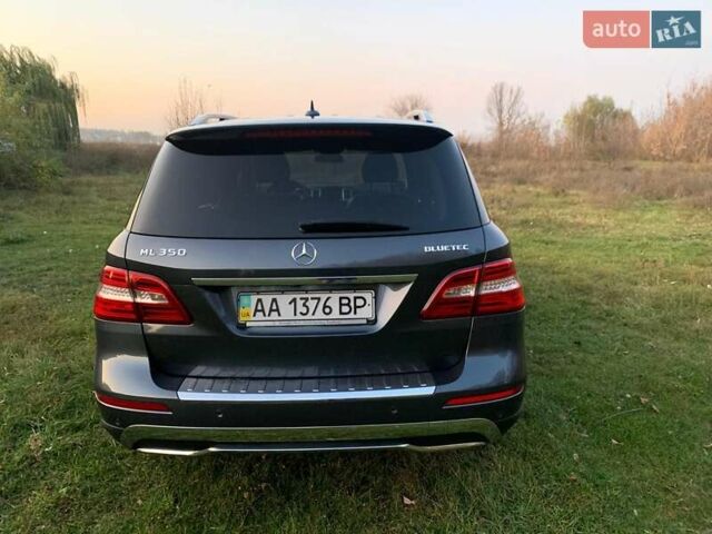 Серый Мерседес М-Класс, объемом двигателя 2.99 л и пробегом 209 тыс. км за 20700 $, фото 10 на Automoto.ua