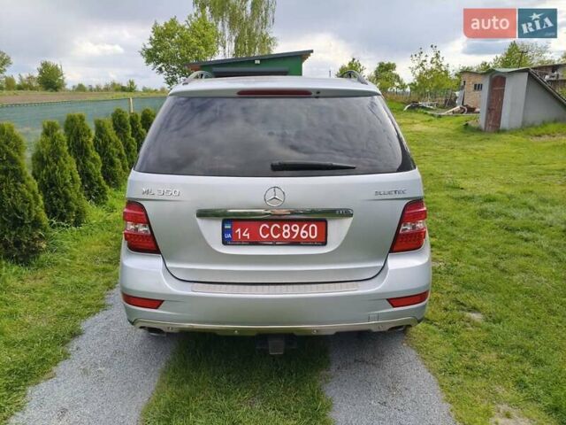 Сірий Мерседес М-Клас, об'ємом двигуна 3 л та пробігом 170 тис. км за 18000 $, фото 5 на Automoto.ua