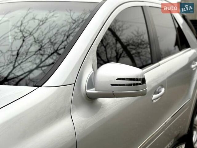 Сірий Мерседес М-Клас, об'ємом двигуна 2.99 л та пробігом 317 тис. км за 15700 $, фото 73 на Automoto.ua