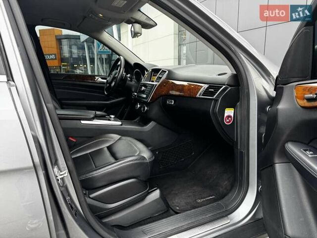 Сірий Мерседес М-Клас, об'ємом двигуна 2.14 л та пробігом 214 тис. км за 21900 $, фото 13 на Automoto.ua