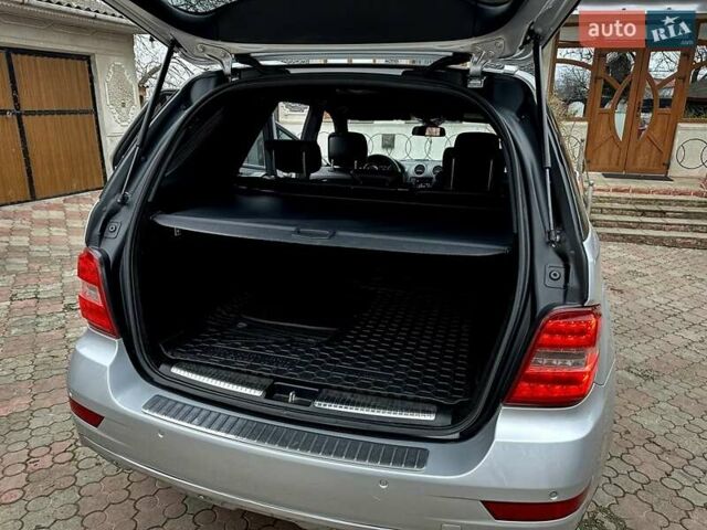 Сірий Мерседес М-Клас, об'ємом двигуна 2.99 л та пробігом 317 тис. км за 15700 $, фото 32 на Automoto.ua