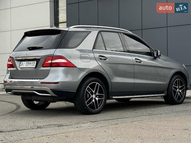 Серый Мерседес М-Класс, объемом двигателя 2.14 л и пробегом 214 тыс. км за 19000 $, фото 9 на Automoto.ua