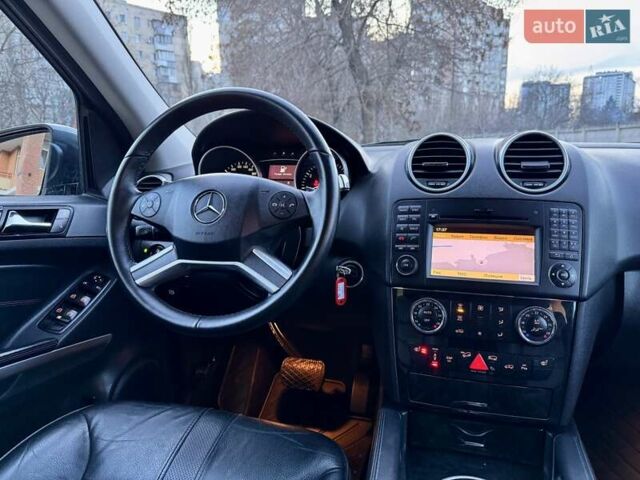 Серый Мерседес М-Класс, объемом двигателя 3.5 л и пробегом 163 тыс. км за 14400 $, фото 64 на Automoto.ua