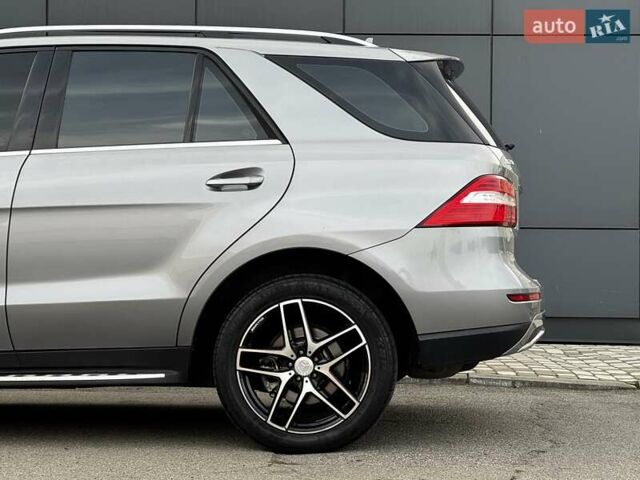 Серый Мерседес М-Класс, объемом двигателя 2.14 л и пробегом 214 тыс. км за 19000 $, фото 5 на Automoto.ua