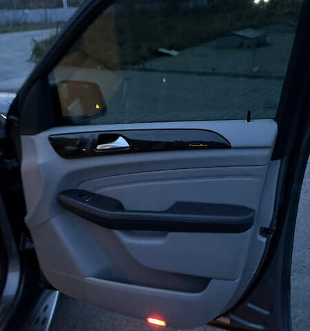 Серый Мерседес М-Класс, объемом двигателя 2.99 л и пробегом 341 тыс. км за 18300 $, фото 44 на Automoto.ua