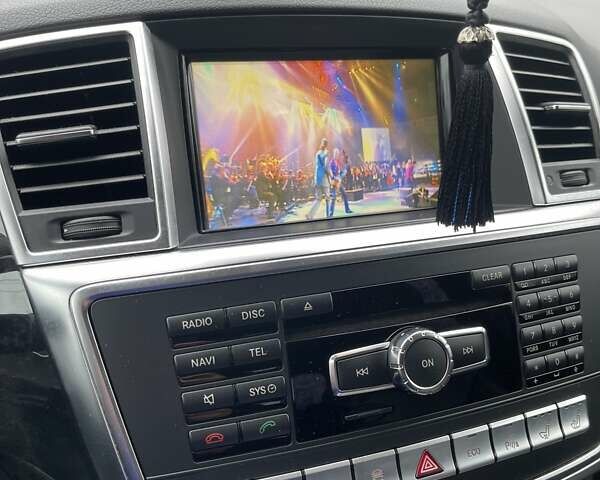 Сірий Мерседес М-Клас, об'ємом двигуна 3 л та пробігом 180 тис. км за 23200 $, фото 9 на Automoto.ua