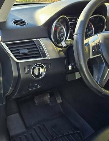 Сірий Мерседес М-Клас, об'ємом двигуна 2.14 л та пробігом 217 тис. км за 19000 $, фото 9 на Automoto.ua