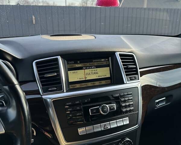 Серый Мерседес М-Класс, объемом двигателя 2.99 л и пробегом 238 тыс. км за 20500 $, фото 7 на Automoto.ua