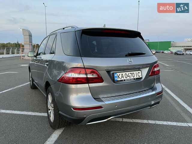 Серый Мерседес М-Класс, объемом двигателя 2.2 л и пробегом 277 тыс. км за 20000 $, фото 4 на Automoto.ua