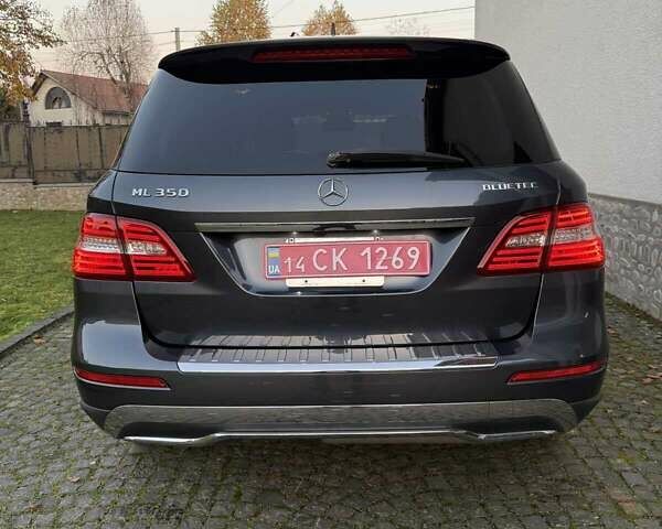 Серый Мерседес М-Класс, объемом двигателя 2.99 л и пробегом 224 тыс. км за 25000 $, фото 4 на Automoto.ua