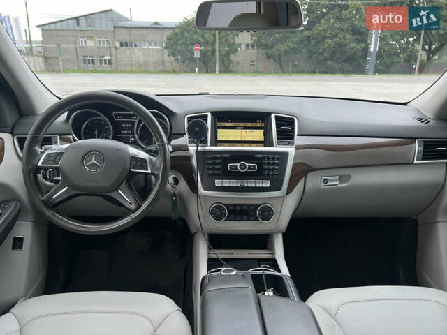 Серый Мерседес М-Класс, объемом двигателя 2.99 л и пробегом 332 тыс. км за 16800 $, фото 7 на Automoto.ua