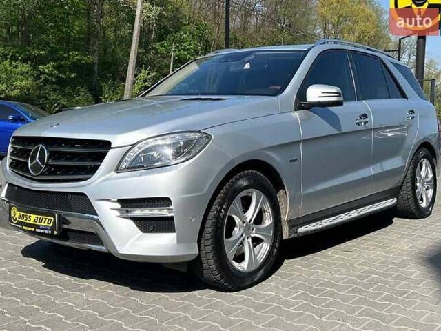 Серый Мерседес М-Класс, объемом двигателя 2.99 л и пробегом 220 тыс. км за 25000 $, фото 2 на Automoto.ua