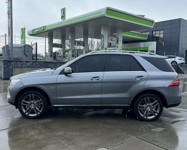 Серый Мерседес М-Класс, объемом двигателя 2.99 л и пробегом 335 тыс. км за 18900 $, фото 18 на Automoto.ua