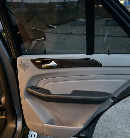 Серый Мерседес М-Класс, объемом двигателя 2.99 л и пробегом 341 тыс. км за 18300 $, фото 38 на Automoto.ua