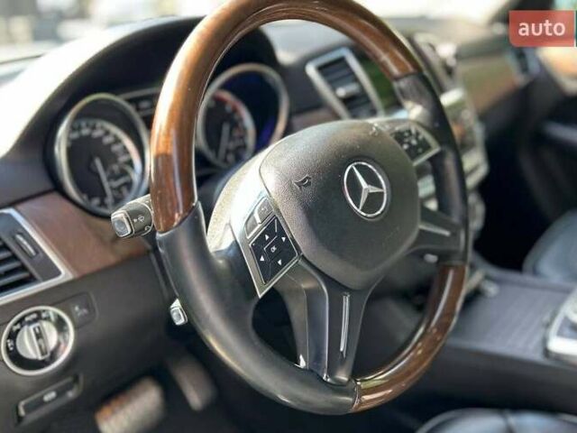 Серый Мерседес М-Класс, объемом двигателя 2.99 л и пробегом 220 тыс. км за 25000 $, фото 8 на Automoto.ua