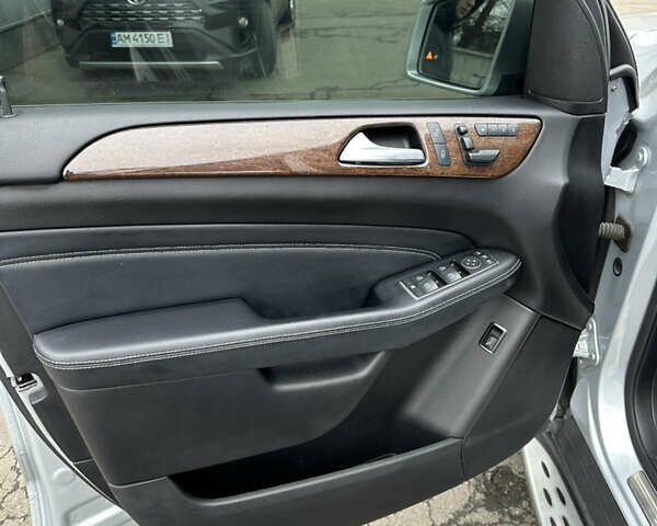 Сірий Мерседес М-Клас, об'ємом двигуна 3.5 л та пробігом 210 тис. км за 20500 $, фото 18 на Automoto.ua