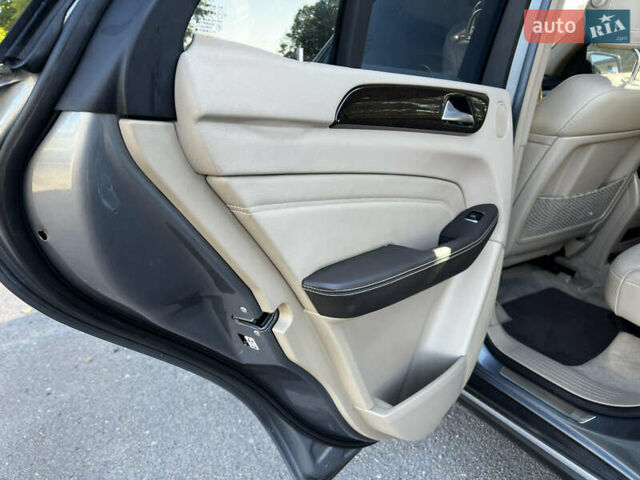 Сірий Мерседес М-Клас, об'ємом двигуна 2.99 л та пробігом 259 тис. км за 21300 $, фото 20 на Automoto.ua