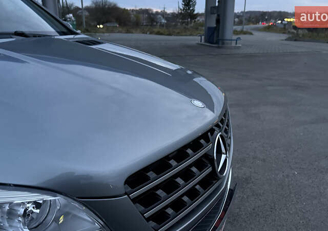 Серый Мерседес М-Класс, объемом двигателя 2.99 л и пробегом 341 тыс. км за 18300 $, фото 9 на Automoto.ua