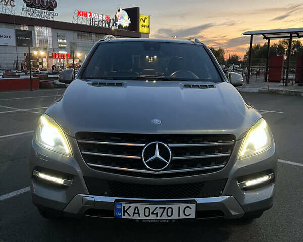 Серый Мерседес М-Класс, объемом двигателя 2.2 л и пробегом 277 тыс. км за 20000 $, фото 9 на Automoto.ua