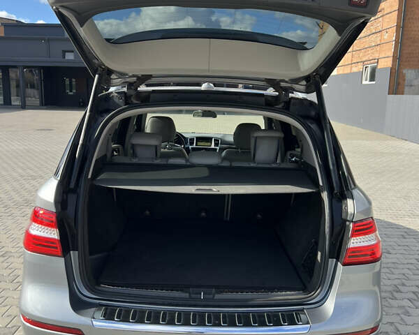 Серый Мерседес М-Класс, объемом двигателя 2.99 л и пробегом 332 тыс. км за 16800 $, фото 43 на Automoto.ua