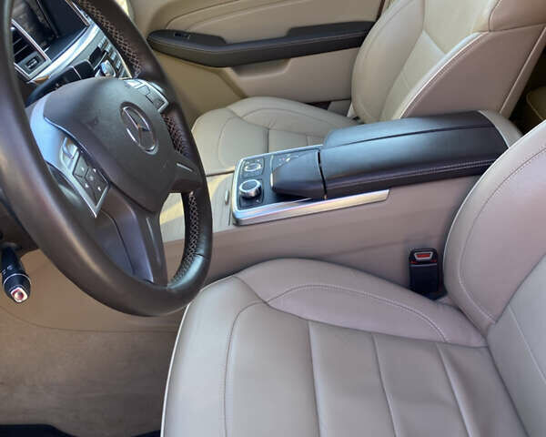 Сірий Мерседес М-Клас, об'ємом двигуна 2.99 л та пробігом 375 тис. км за 20000 $, фото 8 на Automoto.ua