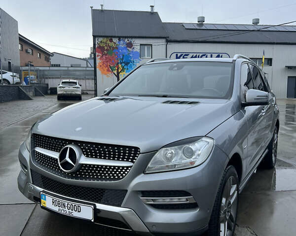 Серый Мерседес М-Класс, объемом двигателя 2.99 л и пробегом 335 тыс. км за 18900 $, фото 1 на Automoto.ua