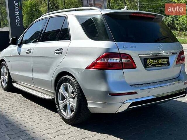 Серый Мерседес М-Класс, объемом двигателя 2.99 л и пробегом 220 тыс. км за 25000 $, фото 3 на Automoto.ua