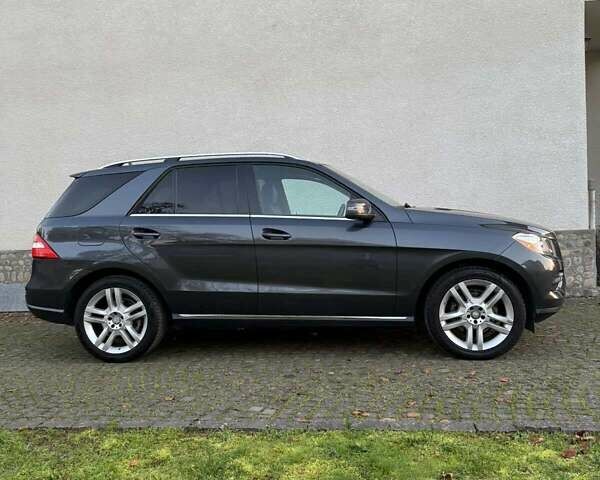 Серый Мерседес М-Класс, объемом двигателя 2.99 л и пробегом 224 тыс. км за 25000 $, фото 2 на Automoto.ua