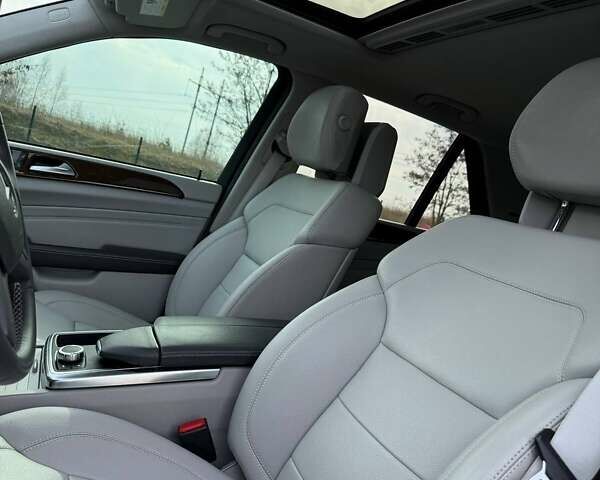 Сірий Мерседес М-Клас, об'ємом двигуна 3 л та пробігом 210 тис. км за 19000 $, фото 21 на Automoto.ua