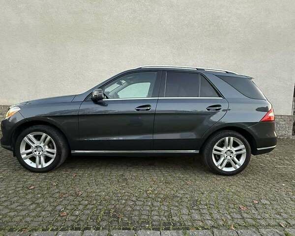 Серый Мерседес М-Класс, объемом двигателя 2.99 л и пробегом 224 тыс. км за 25000 $, фото 3 на Automoto.ua