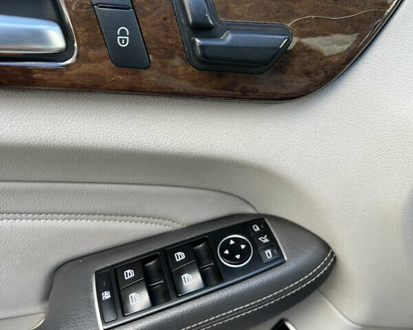 Серый Мерседес М-Класс, объемом двигателя 2.99 л и пробегом 332 тыс. км за 16800 $, фото 13 на Automoto.ua