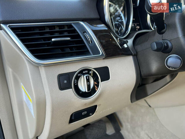 Сірий Мерседес М-Клас, об'ємом двигуна 2.99 л та пробігом 259 тис. км за 21300 $, фото 26 на Automoto.ua