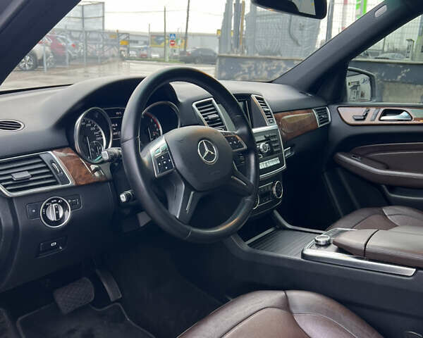 Серый Мерседес М-Класс, объемом двигателя 2.99 л и пробегом 335 тыс. км за 18900 $, фото 21 на Automoto.ua