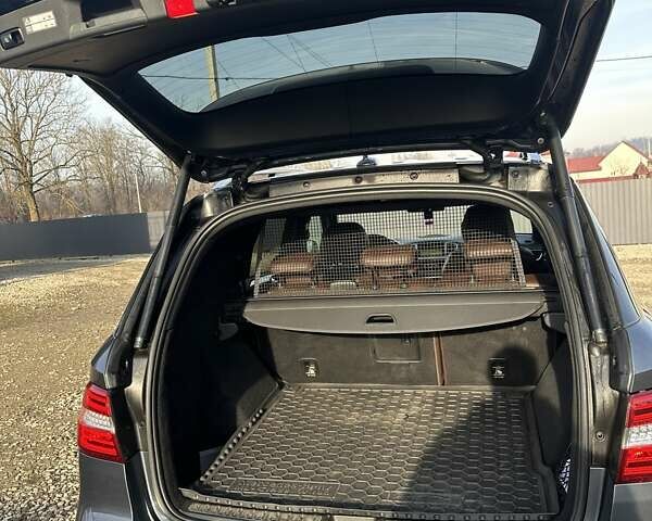 Серый Мерседес М-Класс, объемом двигателя 2.99 л и пробегом 238 тыс. км за 20500 $, фото 2 на Automoto.ua